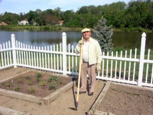 Senior Horizons at Scales Plaza gardening