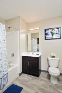 Swinburne Apartments bathroom